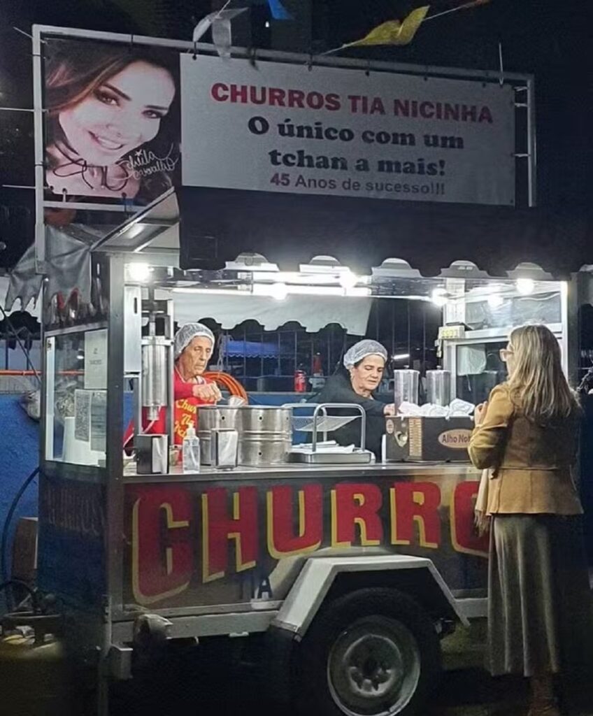 Scheila Carvalho responde a críticas após mãe de 84 anos ter carrinho de churros submerso em enchentes em MG