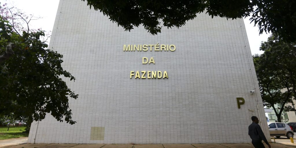 Haddad diz que saída do governo depende de viagem de Lula para encontro com Trump