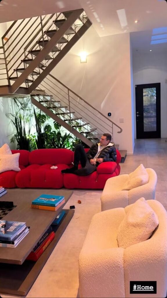Marcus Buaiz e Isis Valverde mostram mansão em Los Angeles e surpreendem seguidores