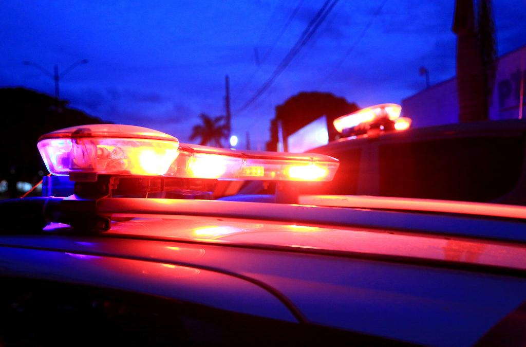 SOBRINHO É ASSASSINADO A TIROS E TIA FICA FERIDA EM LARANJEIRAS
