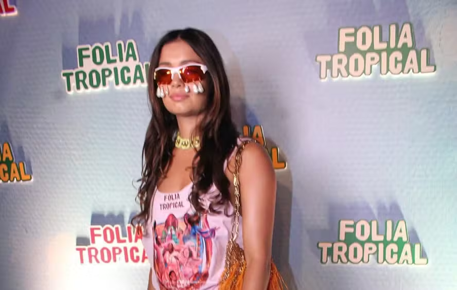 Sophie Charlotte marca presença na Sapucaí com look ousado após fim do namoro com Xamã