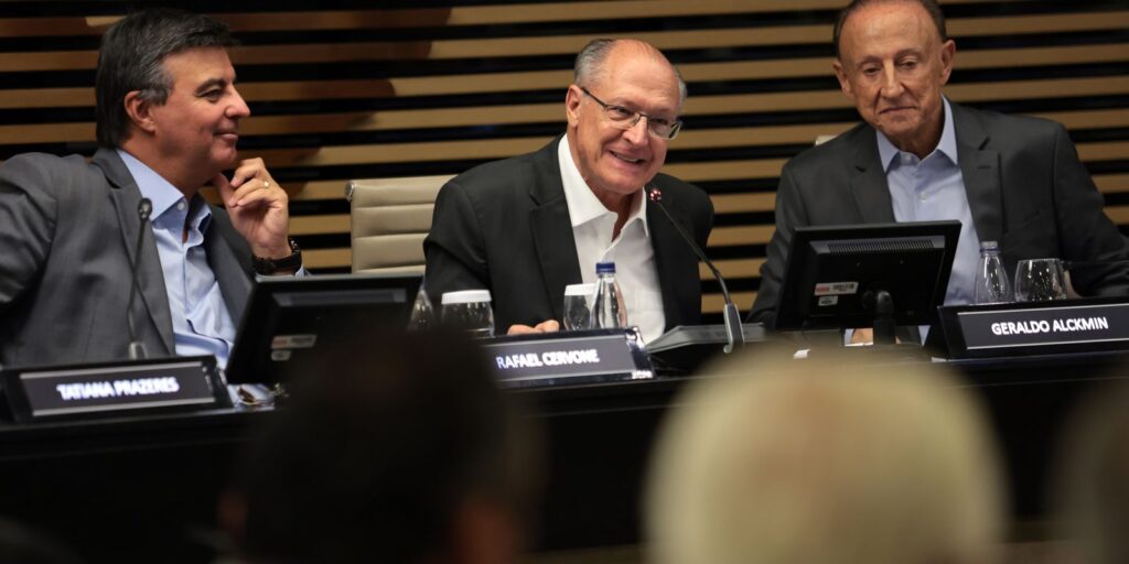Alckmin assina acordo com a Fiesp e afirma que redução da jornada é tendência mundial
