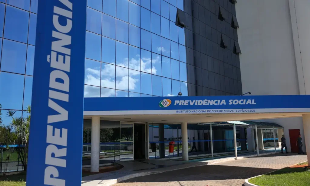 INSS suspende novas averbações de consignado do C6 Consig para aposentados e pensionistas