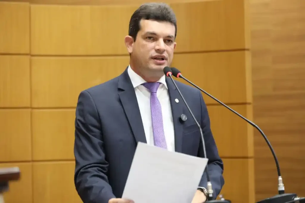 Paulo Júnior pede votação das “Tendas Violetas” e alerta para aumento de feminicídios em Sergipe