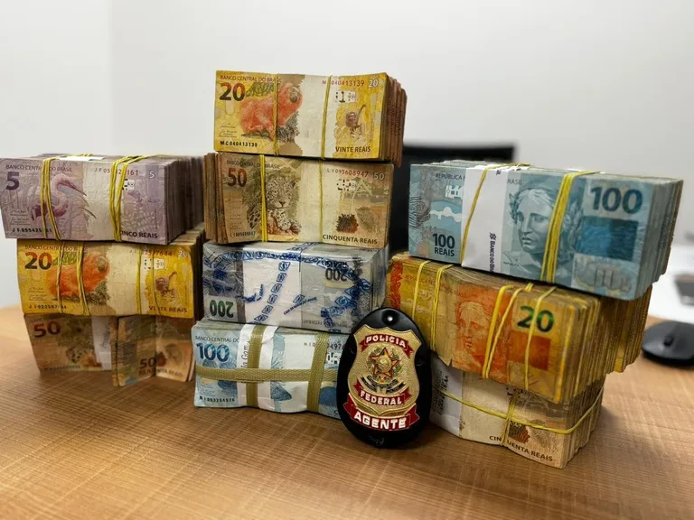 PF apreende R$ 500 mil em espécie e prende dois homens em flagrante
