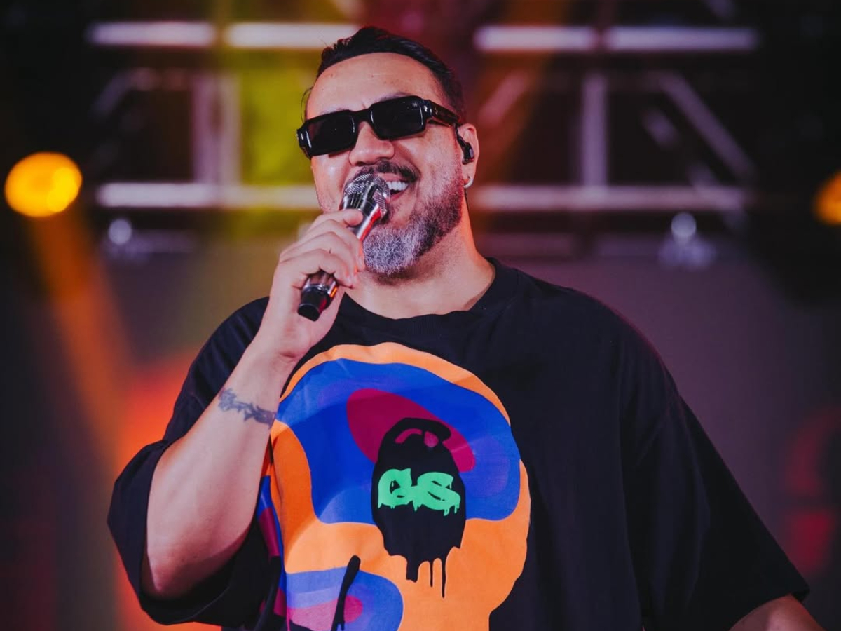 Apos internacao de Xanddy Harmonia Belo substitui cantor em show no RJ