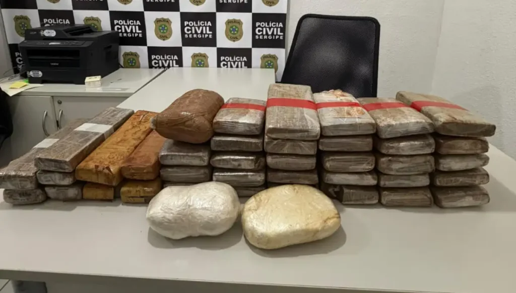 Cope e PRF apreendem 38 tabletes de maconha e 2 de cocaína em abordagem em Cristinápolis