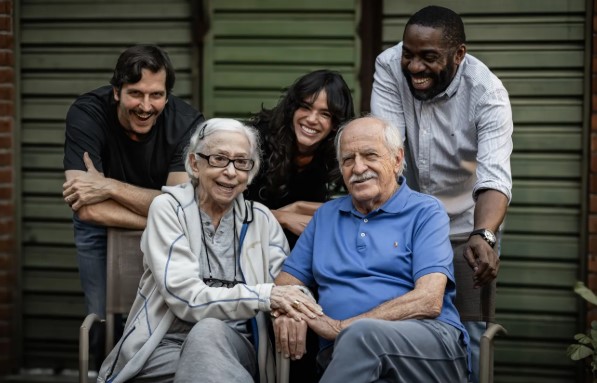 Bruna Marquezine se emociona ao falar sobre trabalhar com Fernanda Montenegro