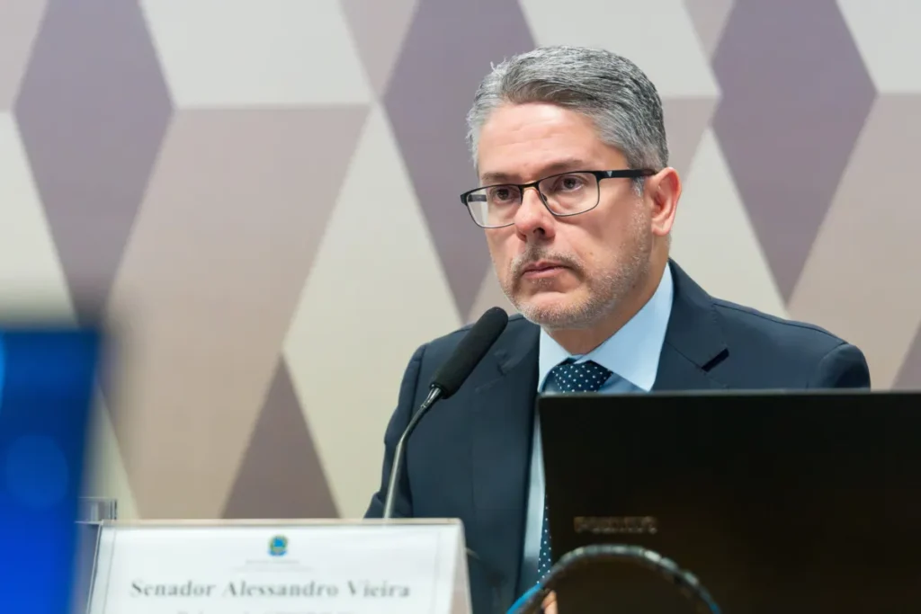CPI do Crime Organizado aprova convocações de Ibaneis Rocha, Cláudio Castro e Roberto Campos Neto
