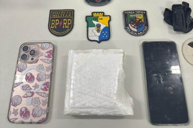 PM prende casal por tráfico de drogas e cumpre mandado de prisão no bairro Capucho