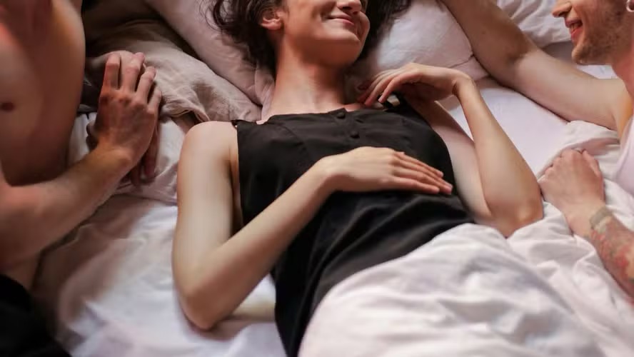 Além da Monogamia: Entenda as diferenças entre Poliamor e Relacionamento Aberto