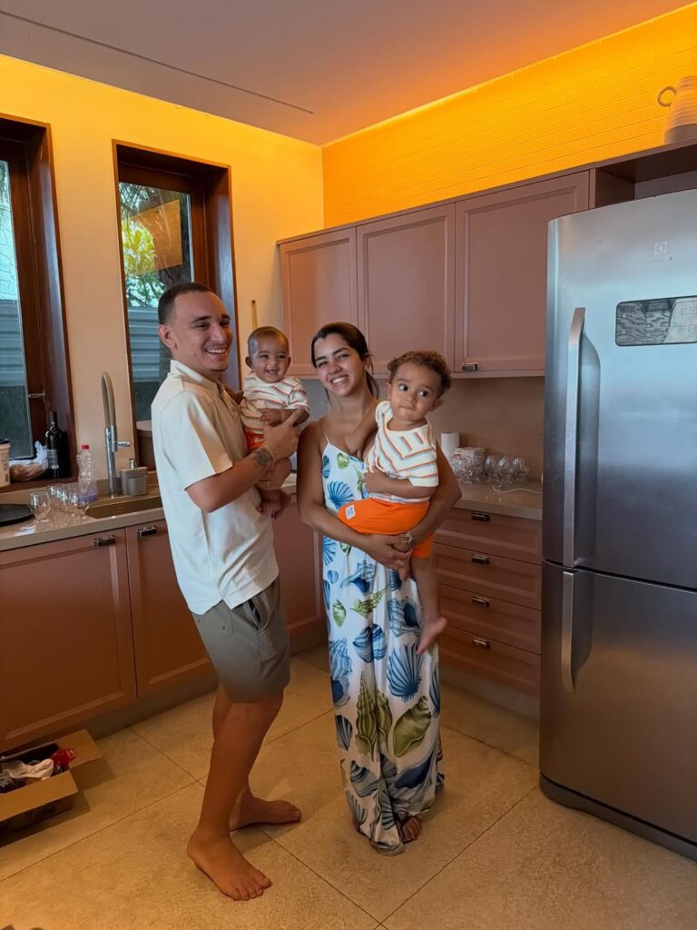 João Gomes e Ary Mirelle abrem portas da nova mansão em Pernambuco