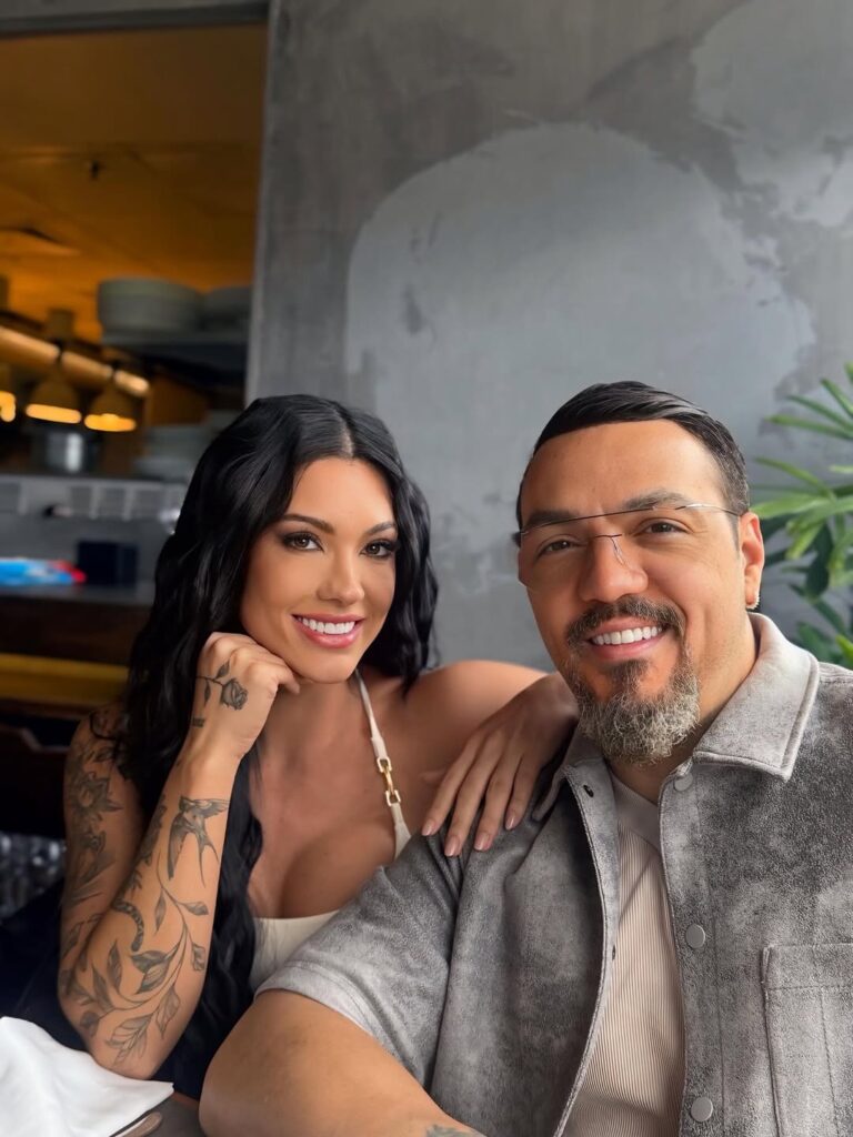 Belo e Rayane Figliuzzi curtem show juntos e trocam declarações nas redes