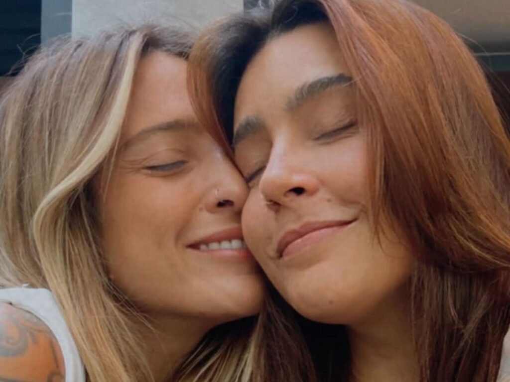 Lauana Prado publica registro de carinho com Tati Dias após reconciliação
