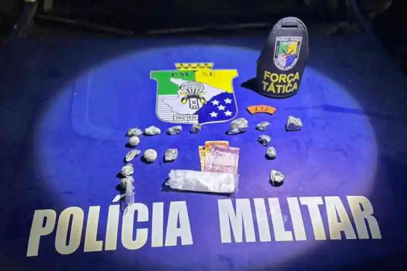 Polícia Militar detém suspeitos por tráfico no povoado Caminho do Cruzeiro Redondo, em Cedro de São João