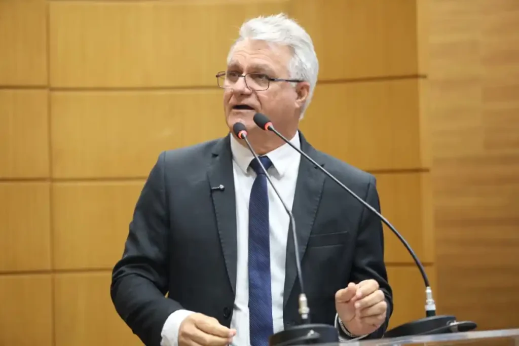 Chico do Correio ressalta instalação de sistema de água em assentamento de Itaporanga