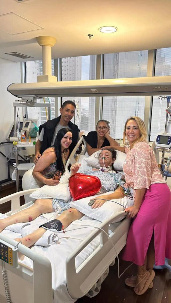 Marquito faz primeira aparição pública após acidente e família celebra seus 66 anos