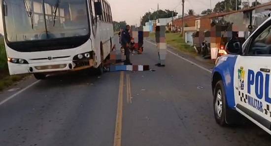 Colisão entre ônibus e ciclomotor em Capela deixa um morto e um ferido