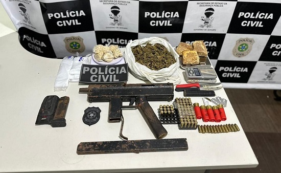 Polícia apreende drogas, arma e munições em área de mata e sítio em Estância
