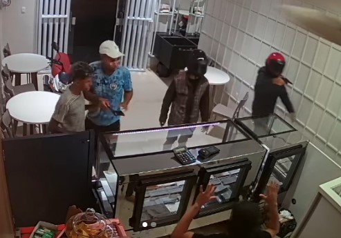 Insegurança: Neide Lanches é alvo de assalto no centro de Areia Braanca.