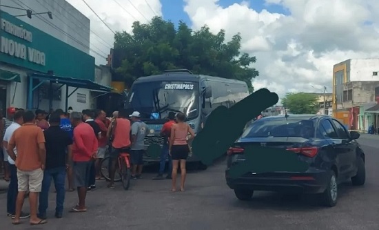 Homem é morto a facadas após discussão ao sair de micro-ônibus em Cristinápolis