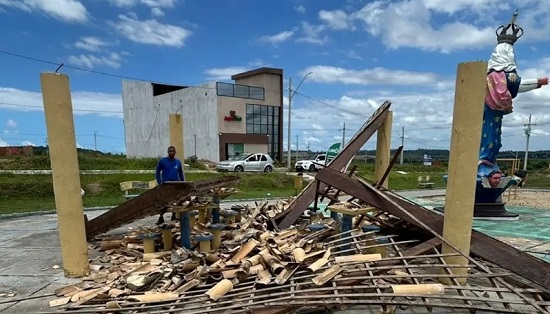 Cobertura de quiosque desaba em Japaratuba e deixa uma pessoa ferida