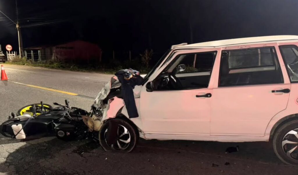 COLISÃO FRONTAL NA RODOVIA DOS NÁUFRAGOS DEIXA UM MORTO E UM FERIDO EM ARACAJU