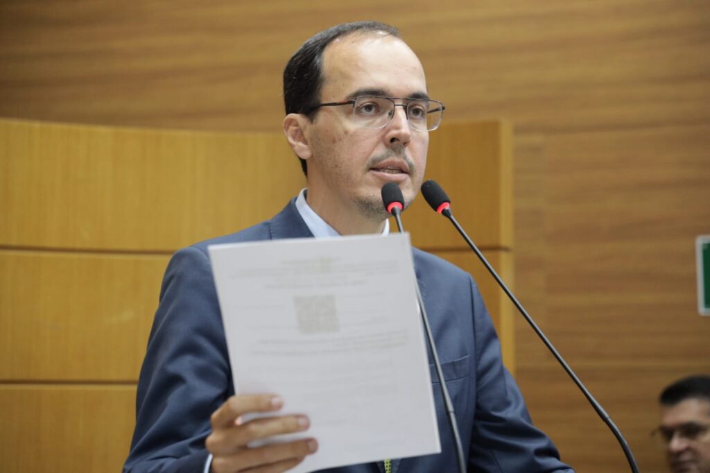 “Um descaso com a população de Carira”, critica Georgeo sobre promessa do governador para geração de 300 empregos