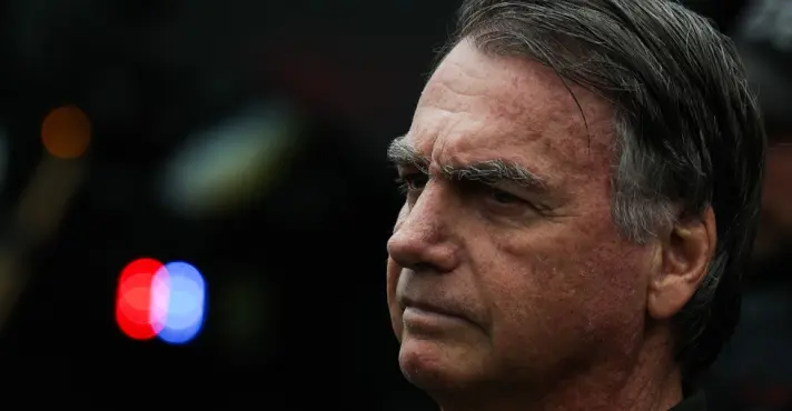 Bolsonaro tem melhora na função renal e segue sob monitoramento em SP