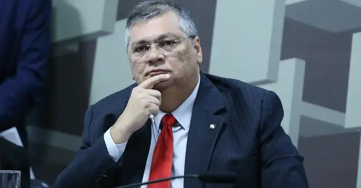 Caminhonete blindada usada por Flávio Dino custou R$ 480 mil, aponta levantamento