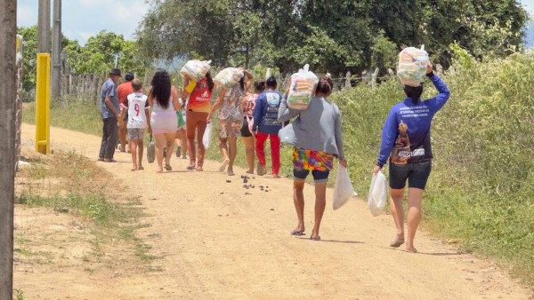 Prefeitura de Itabaiana inicia a tradicional distribuição de cestas básicas e o peixe à Semana Santa nos povoados