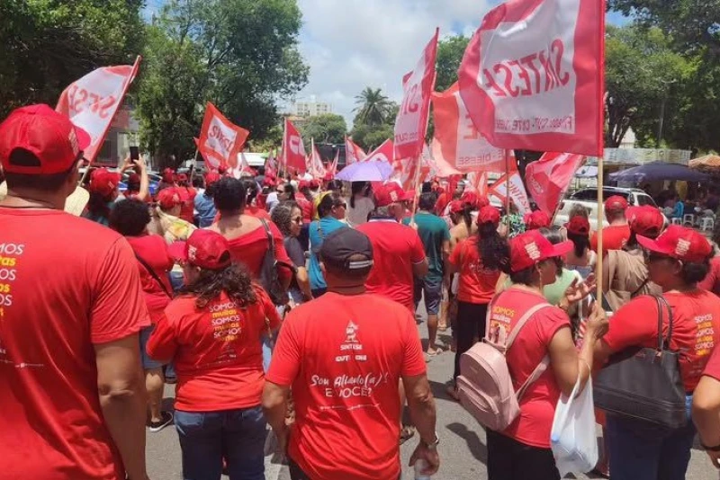 Sob Pressão: Professores protestam no TJSE enquanto Corte decide futuro da Greve em Sergipe