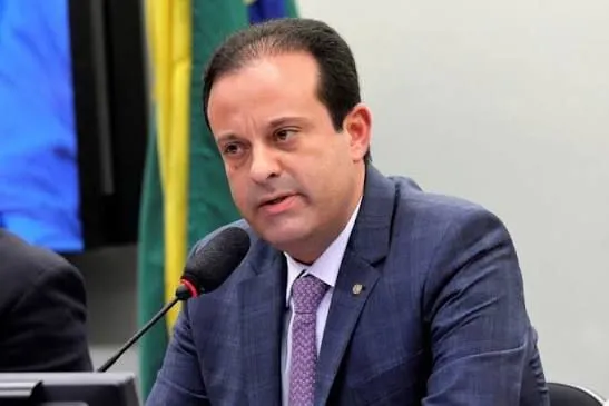 André Moura defende redução da maioridade penal e castração química após estupro em Copacabana