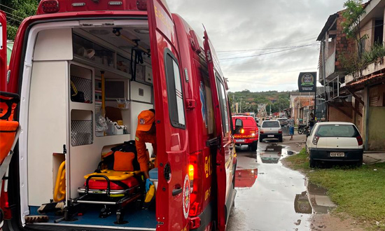 incendio deixa uma mulher ferida foto bombeiros