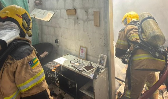 Residência é atingida por incêndio no bairro Novo Paraíso, em Aracaju