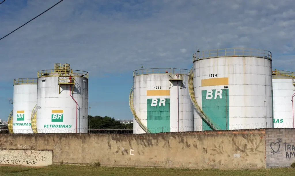 Privatização da BR Distribuidora é apontada como fator de alta abusiva dos combustíveis em momento de crise