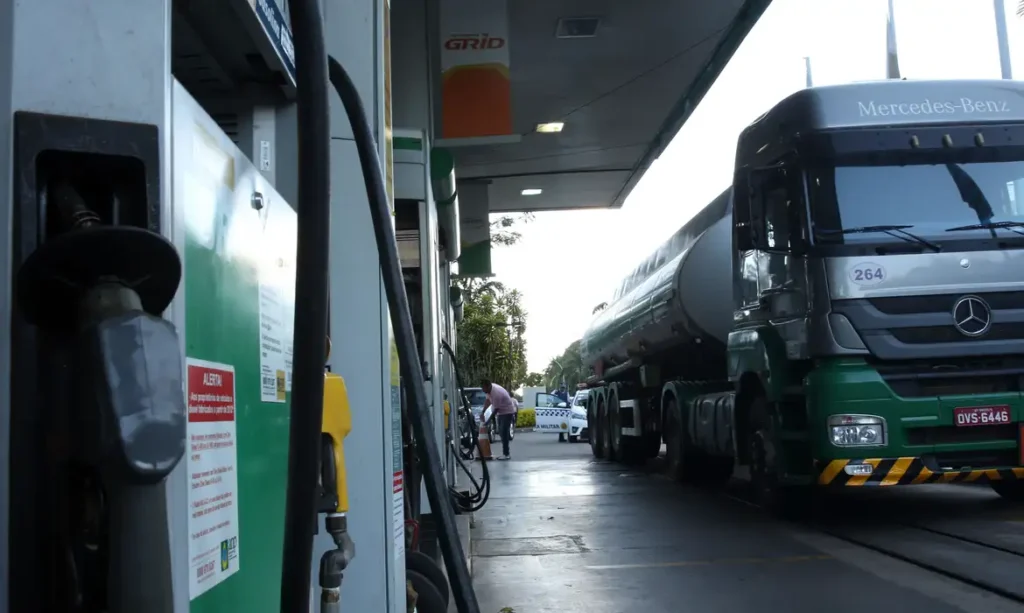MP que concede subsídio de R$ 1,20 no diesel será publicada esta semana, diz Durigan