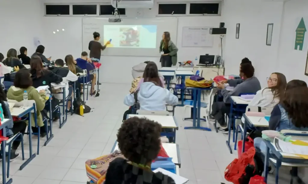 Ingresso no ensino superior cresce entre 2023 e 2024 e EAD passa a ter mais matrículas que o presencial