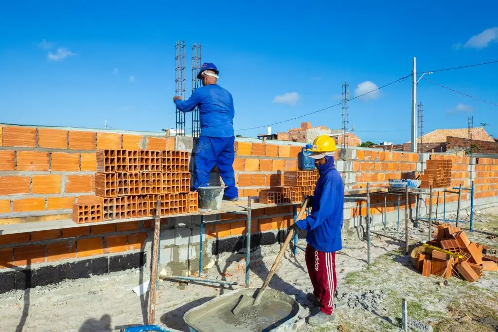 Construção civil em Aracaju registra forte recuperação e gera 351 vagas em janeiro de 2026