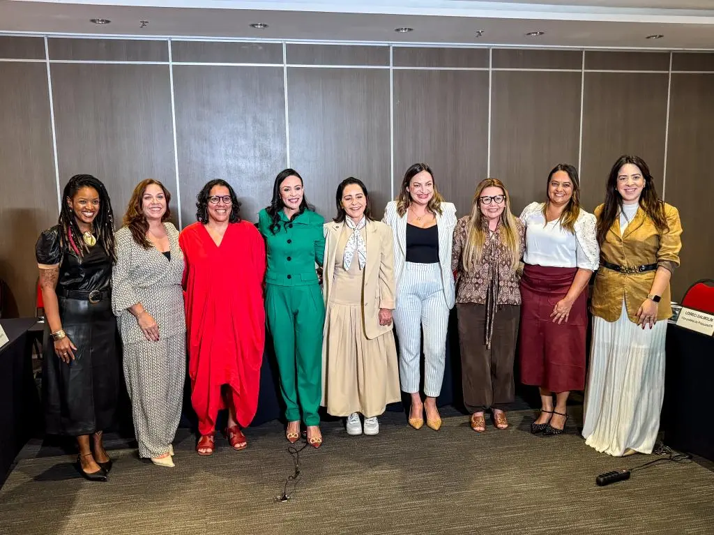 Prefeita Emília Corrêa defende planos municipais para mulheres como política permanente