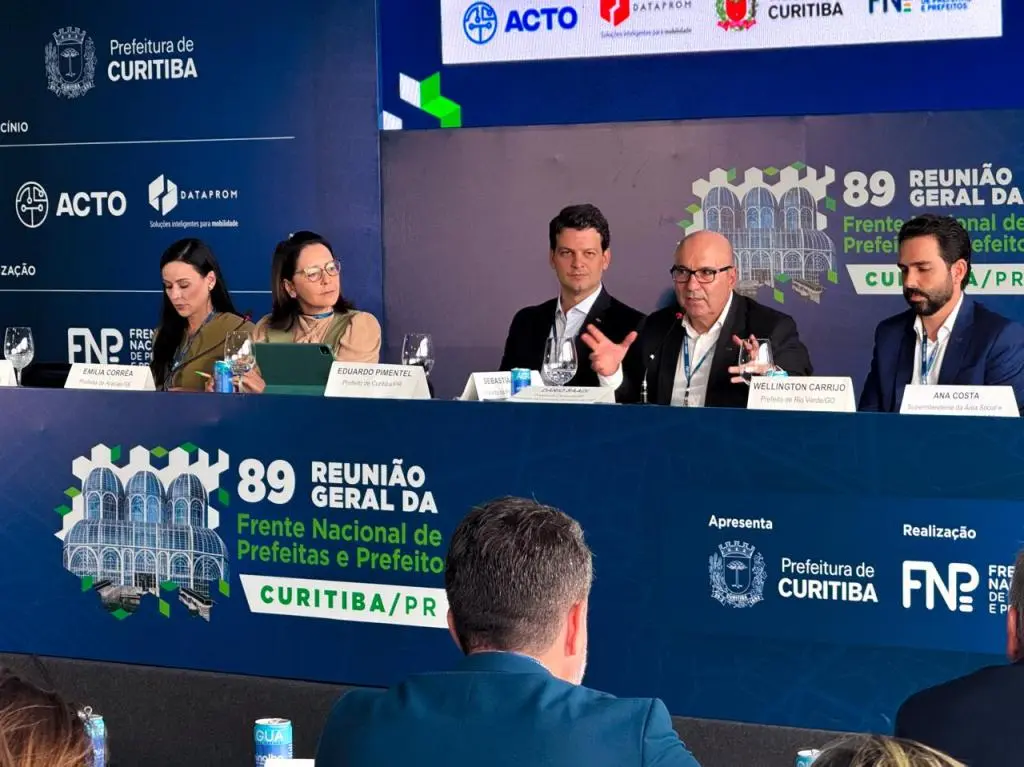 Prefeita Emília participa de painel sobre feminicídio na 89ª reunião da Frente Nacional de Prefeitas e Prefeitos