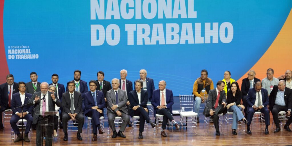 Lula propõe negociação entre patrões, empregados e governo para pôr fim à escala 6×1