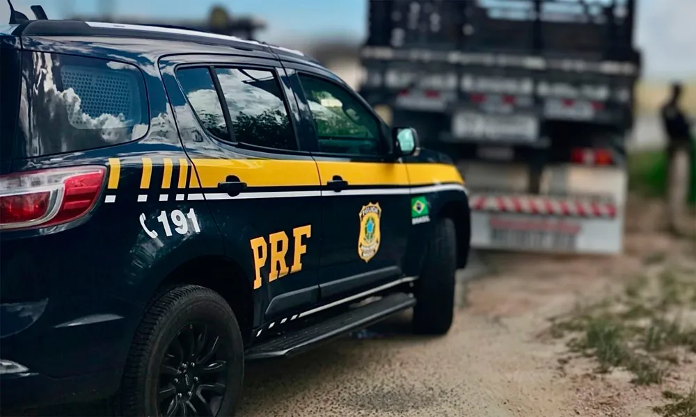 PRF prende homem condenado por estupro de vulnerável durante abordagem a caminhão no KM 18 da BR-349, em Neópolis