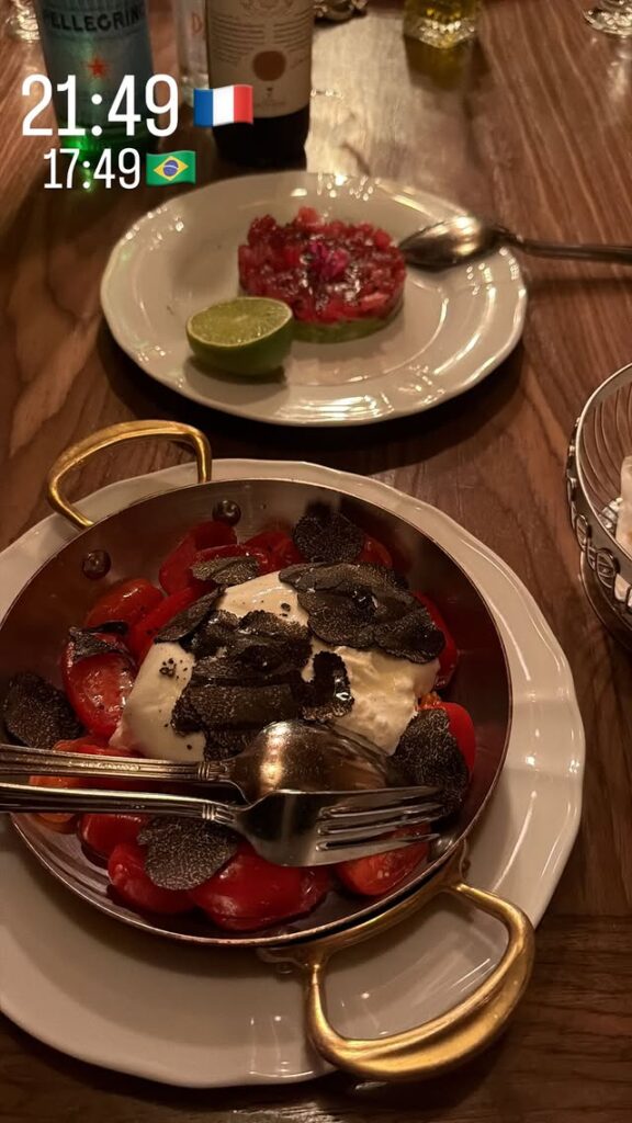 Virginia Fonseca e Bruna Biancardi jantam no mesmo restaurante em Paris