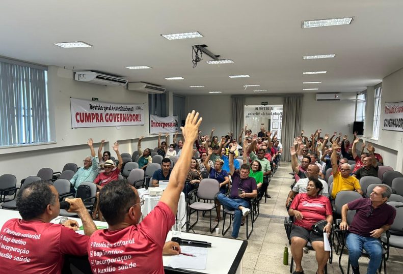 Auditores fiscais de Sergipe iniciam greve por tempo indeterminado e fazem ato em frente à Assembleia nesta terça