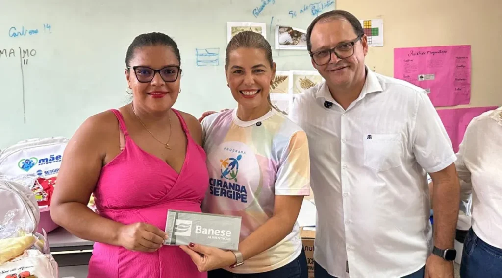 Secretaria de Assistência Social entrega cartões e kits do programa Mãe Sergipana em Poço Verde