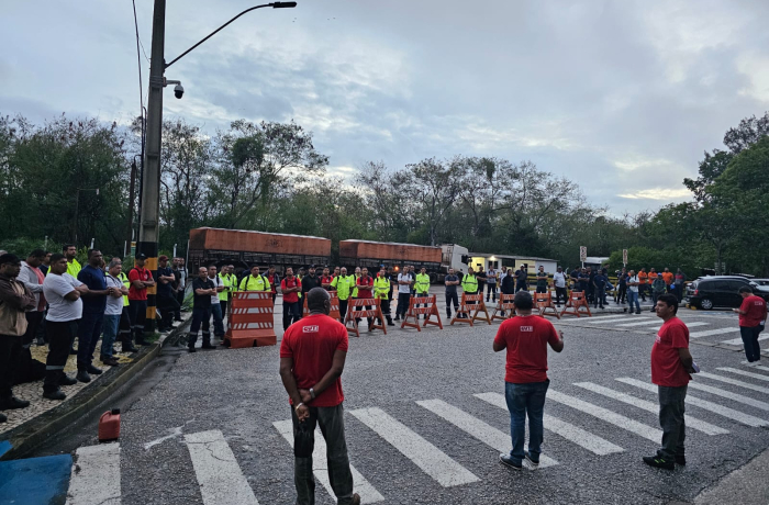 Trabalhadores da Stratos paralisam por quatro horas em protesto contra taxa do plano de saúde