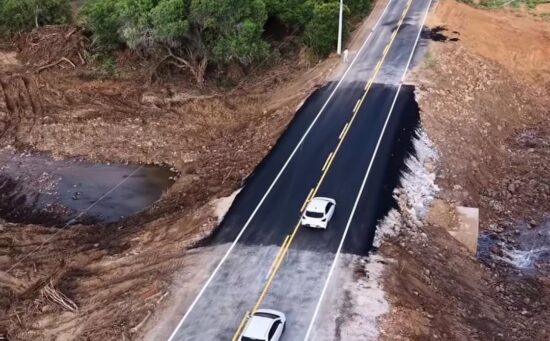 Trecho da AL-225 é liberado após rompimento que deixou duas pessoas mortas