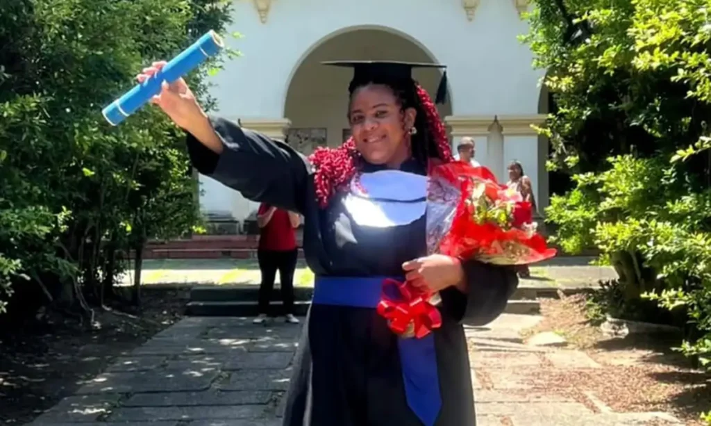 Mulher trans é aprovada na UFRRJ 25 anos após abandonar a escola