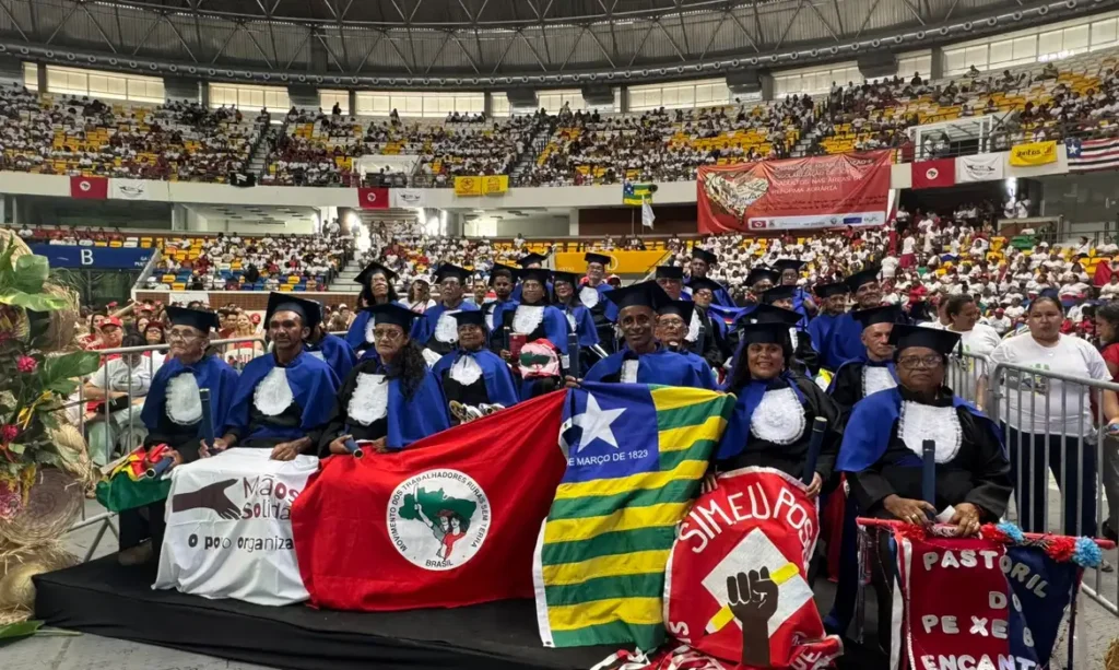 Festa em Recife marca formatura de 30 mil alfabetizados pelo programa Jornada de Alfabetização